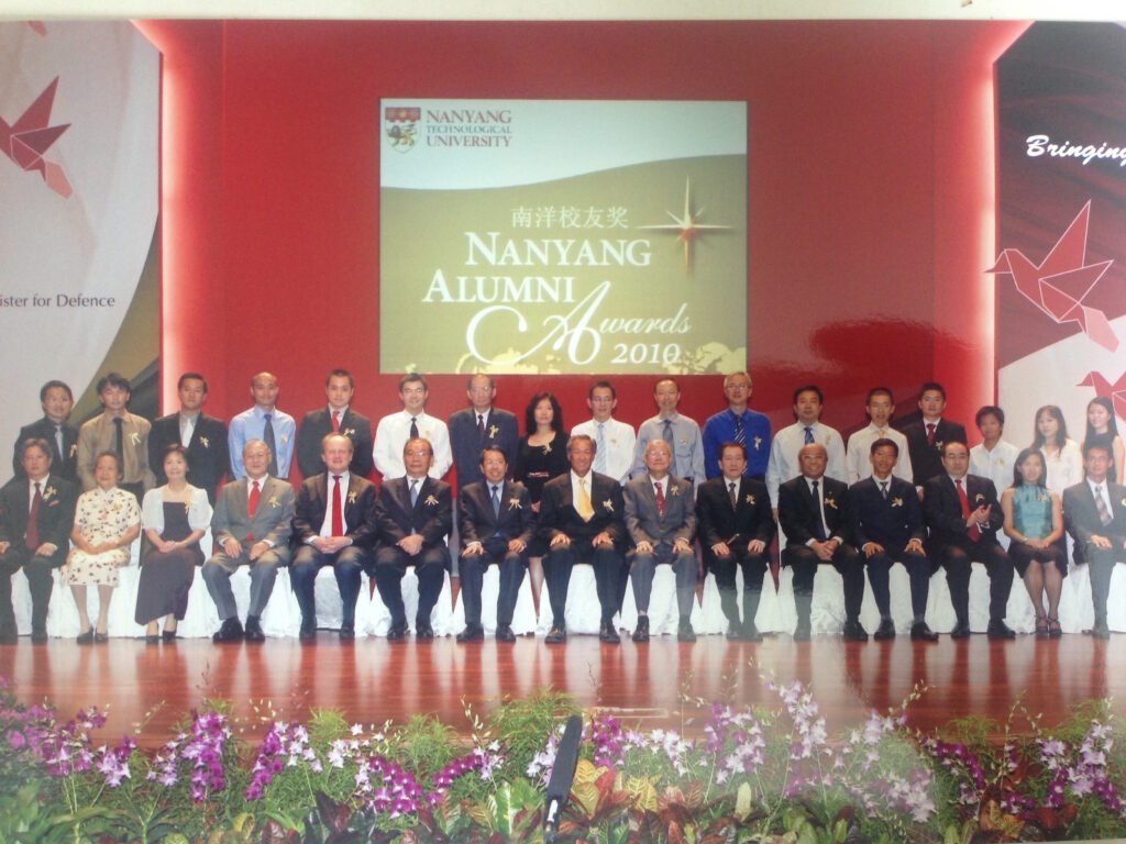Hendri Zhang Nanyang Alumni Award-1